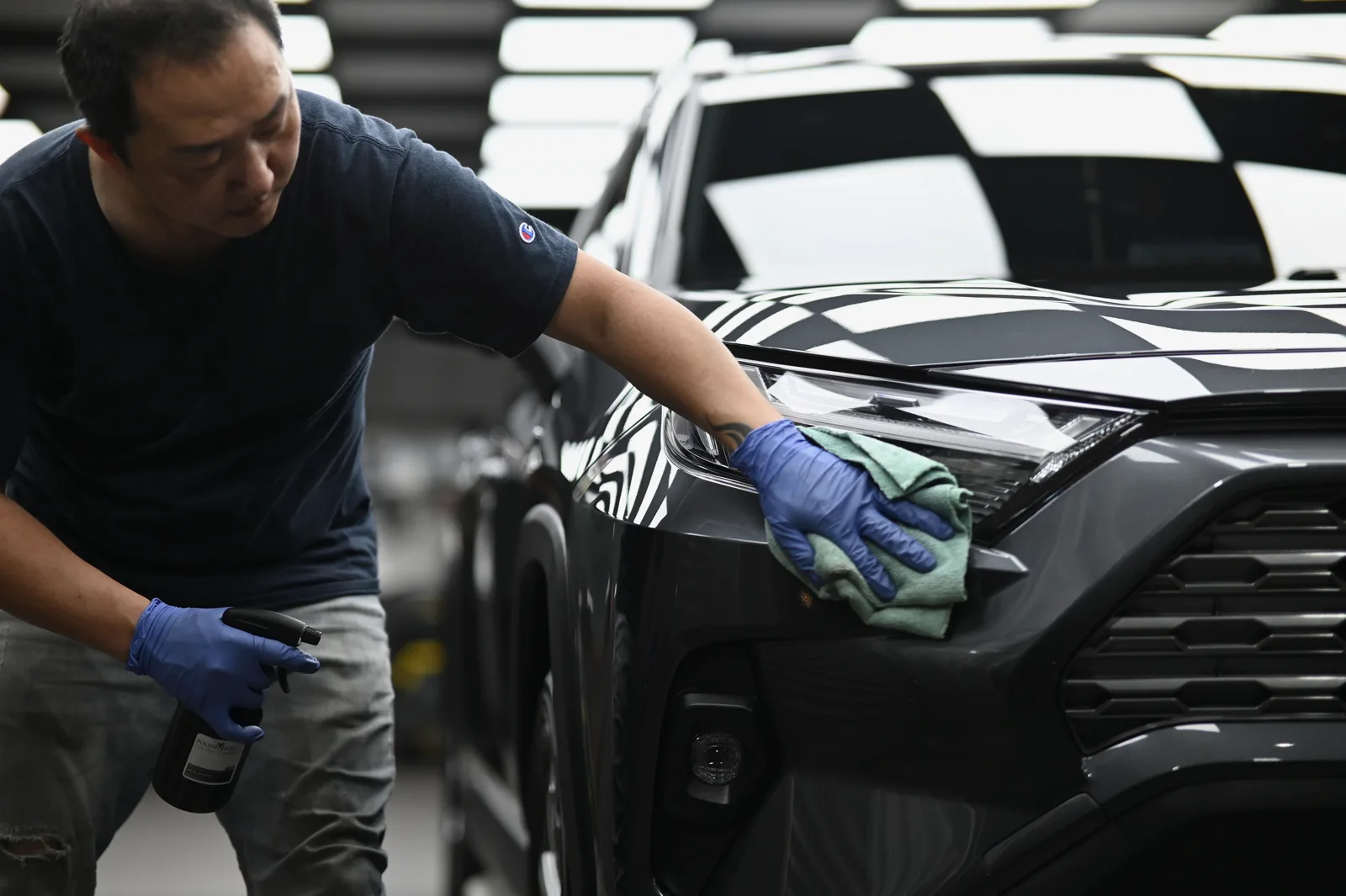 誠美職人施工現場，手工漆面養護細節——誠美車體美容台北內湖