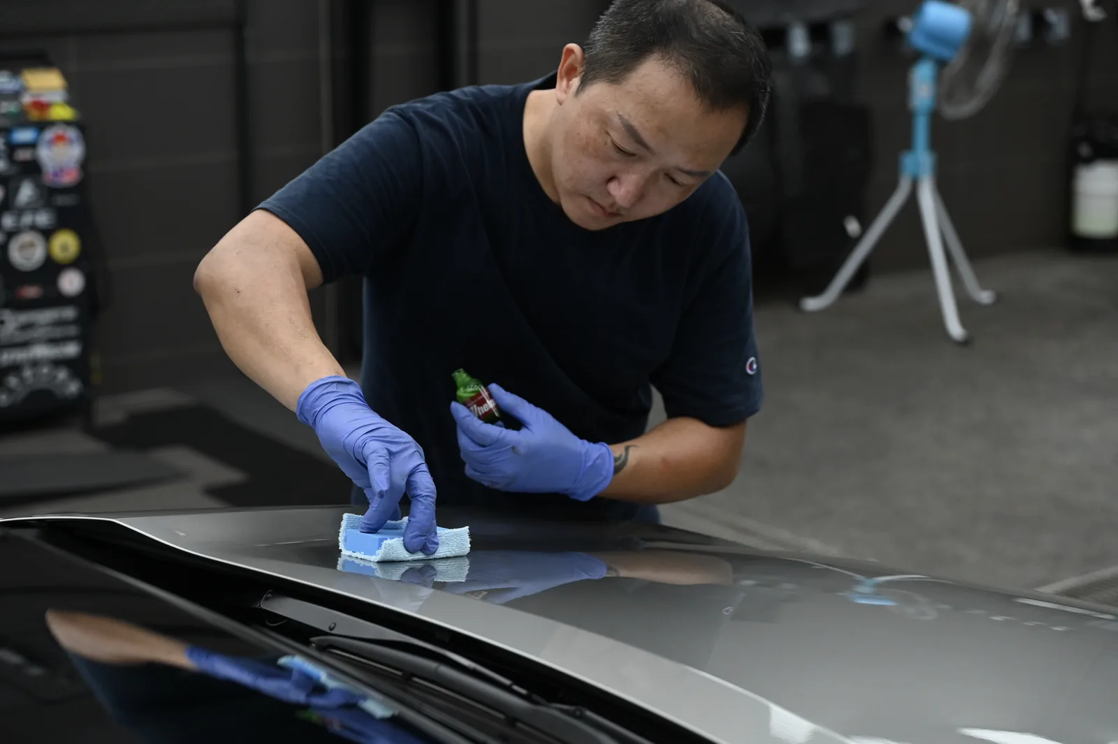 誠美職人施工現場，手工精緻作業細節——誠美車體美容台北內湖
